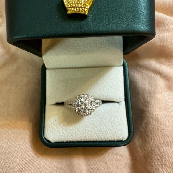 2 carat Moissanite engagement ring. NWOT. Size size 8 - Picture 4 of 6